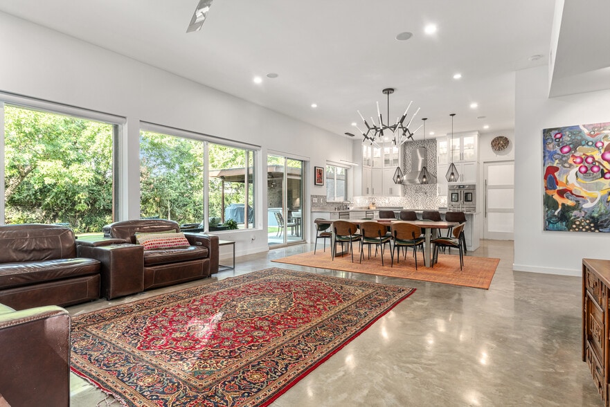 More Photos Of 4798 Iberia Ave, Dallas Office For Sale