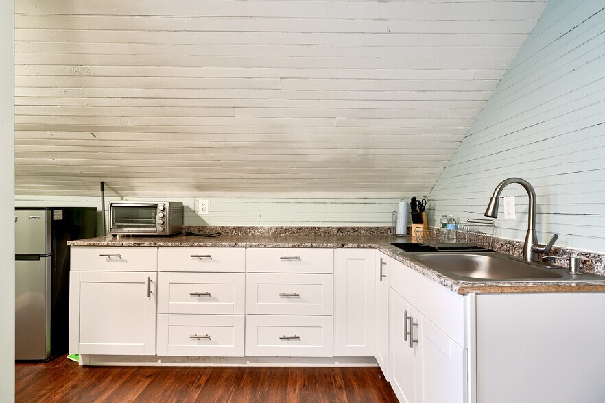 More Photos Of 16-18 Sudbrook Ln, Pikesville Office Residential For Sale