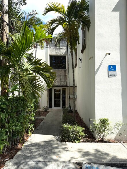 More Photos Of 1960 NE 47th St, Fort Lauderdale Medical For Sale