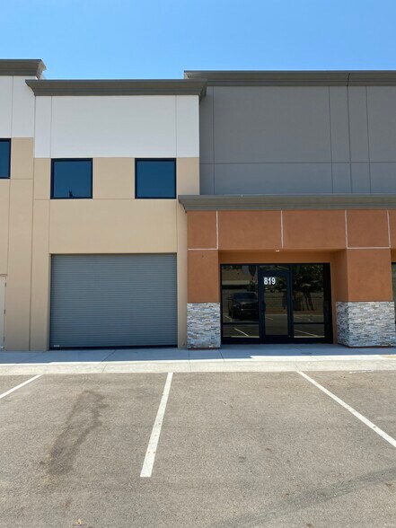 More Photos Of 751-827 E Edna Pl, Covina Warehouse For Sale