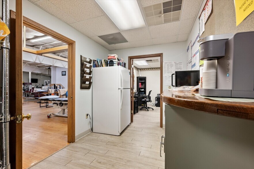 More Photos Of 18 Sportsman Dr, Clarion Medical For Lease