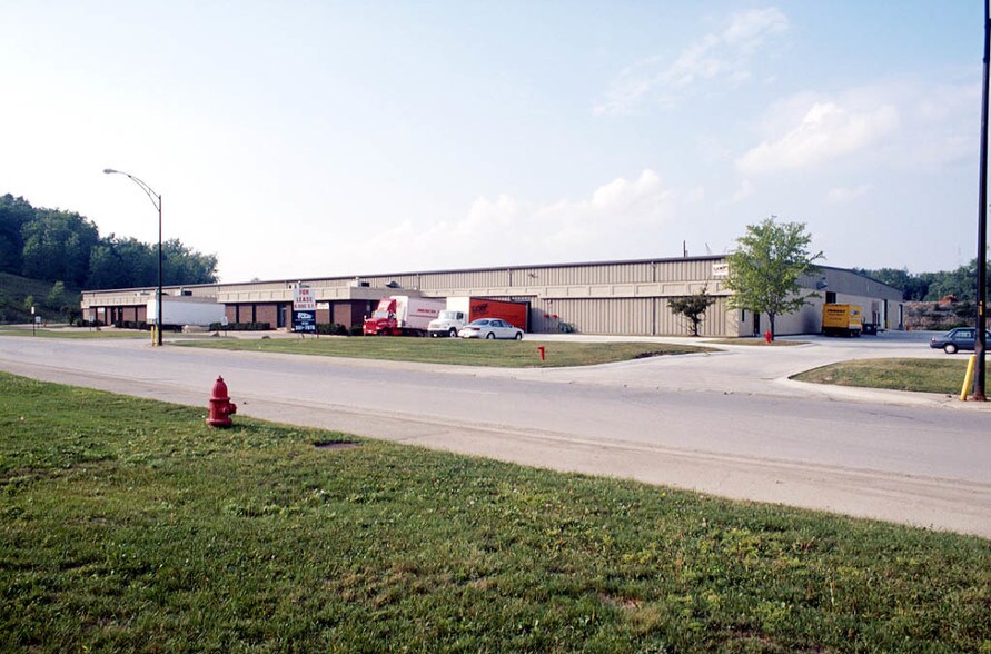 More Photos Of 990-998 Valley Belt Rd, Brooklyn Heights Warehouse For Lease