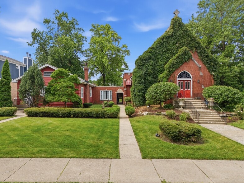 More Photos Of 6240 N Avondale Ave, Chicago Specialty For Sale