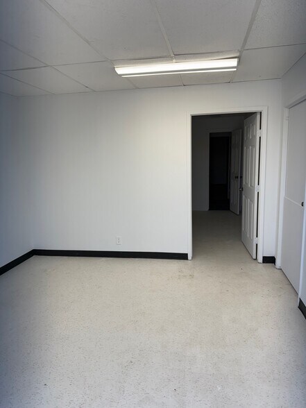 More Photos Of 1423 Hollywood St, Houston Warehouse For Lease