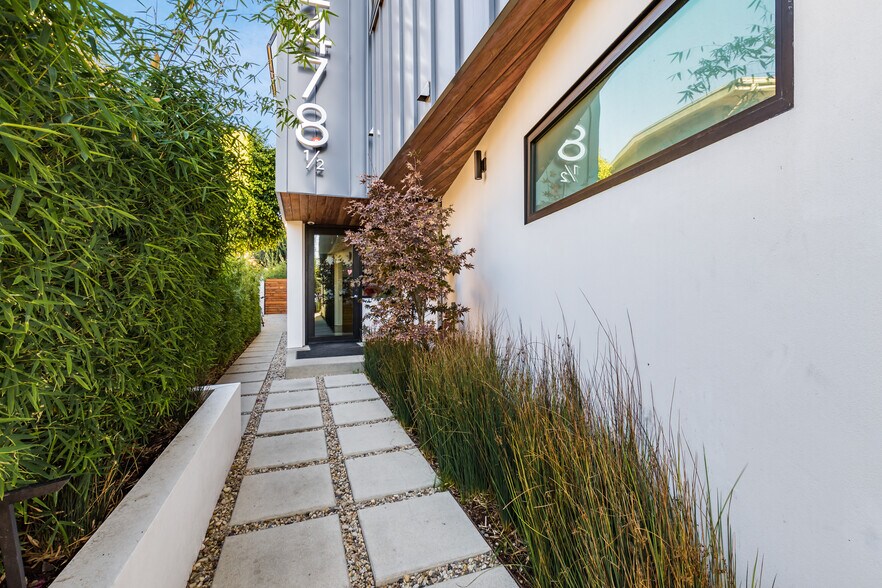 More Photos Of 2478 Penmar Ave, Venice Dormitory For Sale