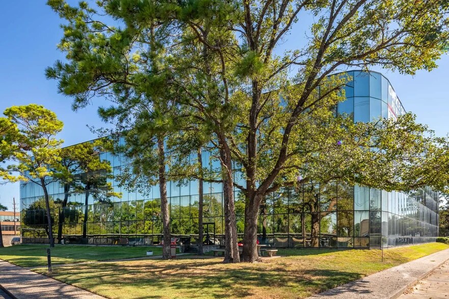 More Photos Of 15311 Vantage Pky W, Houston Unknown For Lease