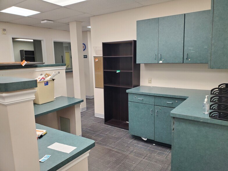 More Photos Of 32 Ellicott Ave, Batavia Office For Lease