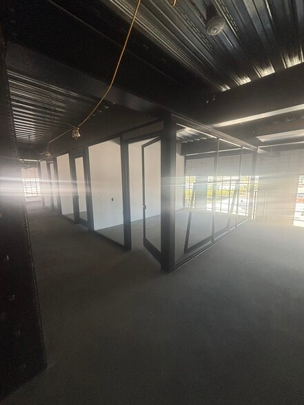 More Photos Of 1320-1330 E Franklin Ave, El Segundo Service For Lease