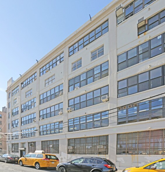 More Photos Of 10-10 44th Ave, Long Island City Warehouse For Lease