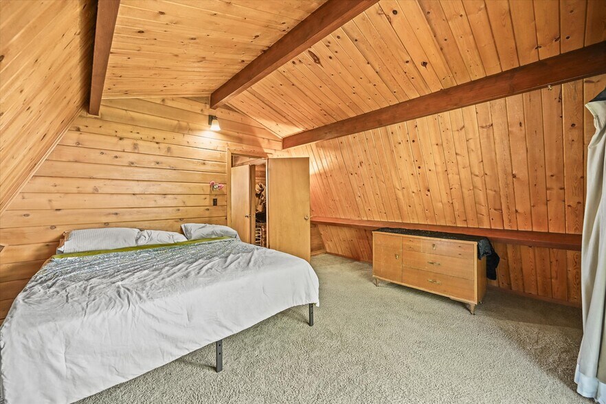 More Photos Of 1335 S Kio St, Watkins Veterinarian Kennel For Sale