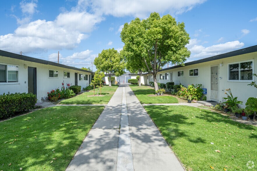 More Photos Of 870-899 S Philadelphia St, Anaheim Apartments For Sale