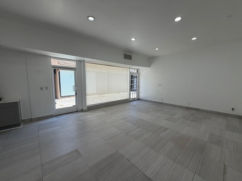 More Photos Of 265 S Robertson Blvd, Beverly Hills Restaurant For Lease