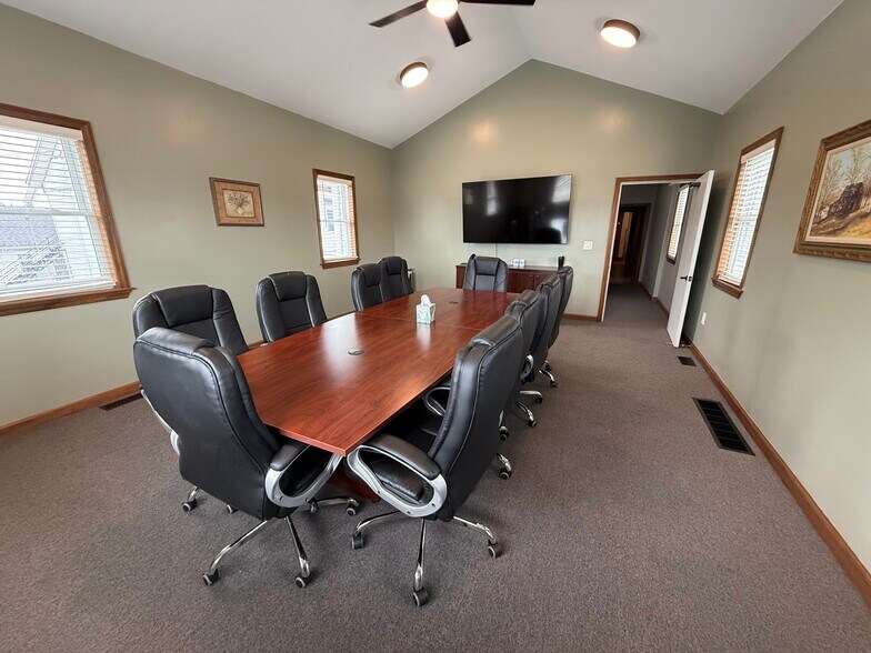 More Photos Of 624 E Main St, Lancaster Office For Lease