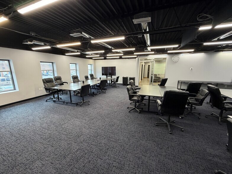 More Photos Of 5380 Eisenhower Ave, Alexandria Research And Development For Lease