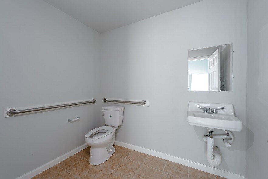 More Photos Of 801 Zillock Rd, San Benito Storefront For Sale