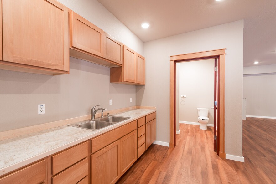 More Photos Of 1059 Water St, Ketchikan General Retail For Sale