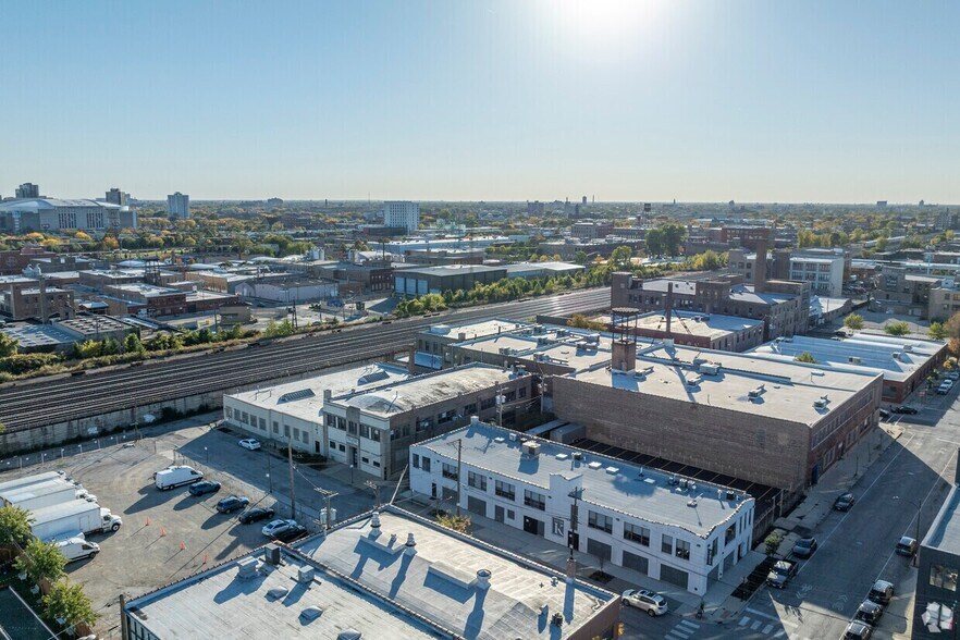 More Photos Of 400-410 N Hermitage Ave, Chicago Flex For Lease