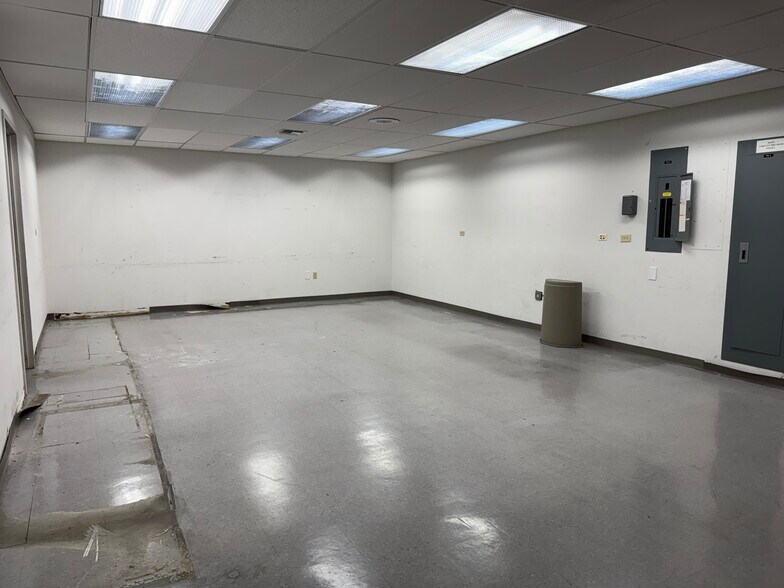 More Photos Of 15255 NW 82nd Ave, Miami Lakes General Retail For Lease