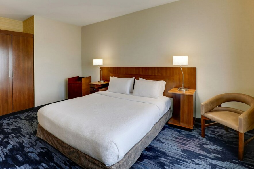 More Photos Of 1111 N Lorraine St, Hutchinson Hotel For Sale