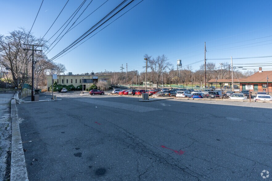 More Photos Of 4 Cedar Swamp Rd, Glen Cove Office For Sale