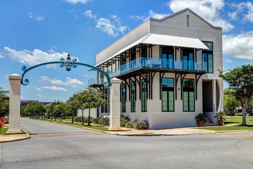 More Photos Of 45 S 9th Ave, Pensacola Office Residential For Sale