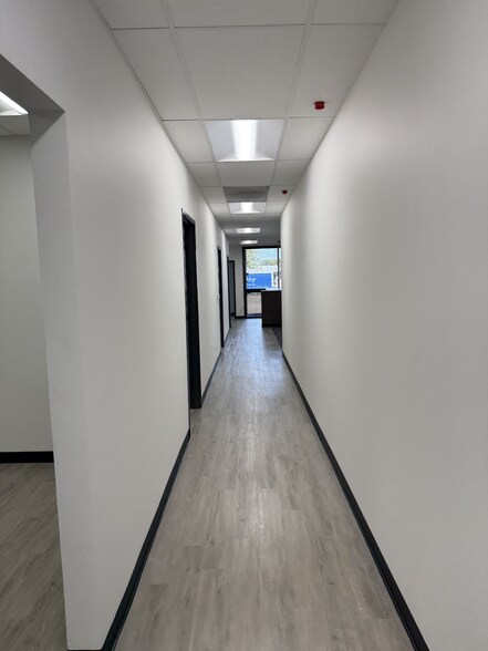 More Photos Of 935 Avenue R, Grand Prairie Distribution For Lease