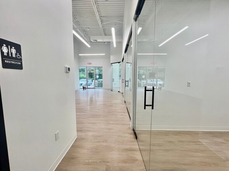 More Photos Of 11602 Lake Underhill Rd, Orlando Flex For Lease