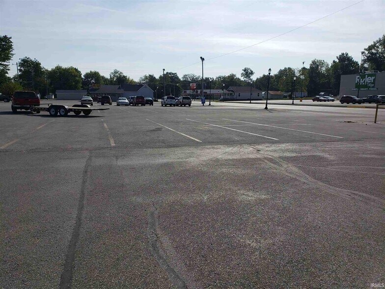 More Photos Of 1305 W Main St, Mitchell Freestanding For Lease