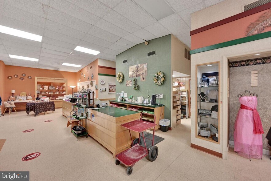 More Photos Of 501 W Washington Ave, Myerstown General Retail For Sale