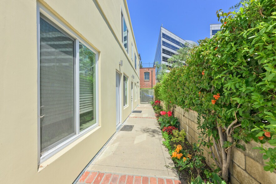 More Photos Of 208 Olive st, Santa Ana Multifamily For Sale