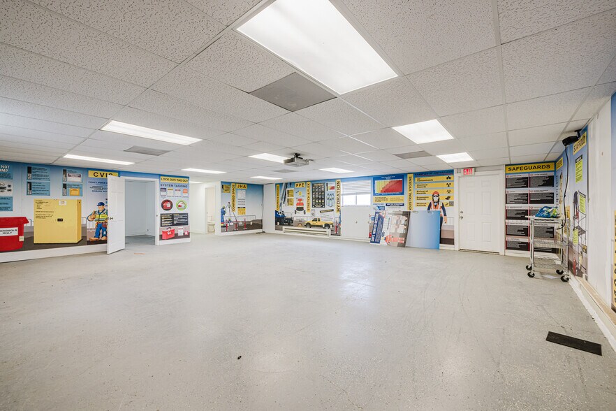 More Photos Of 824 Poplar St, Carlin Industrial For Sale