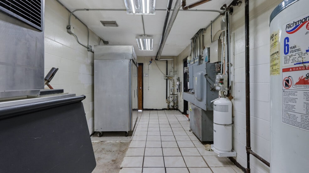 More Photos Of 6220 Texaco Dr, Eau Claire Restaurant For Sale