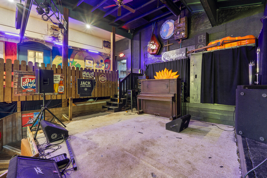 More Photos Of 10 Mountain St, Eureka Springs Restaurant For Sale