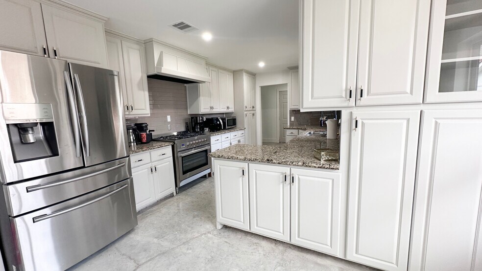 More Photos Of 4738 W. Alabama, Houston Loft Creative Space For Lease