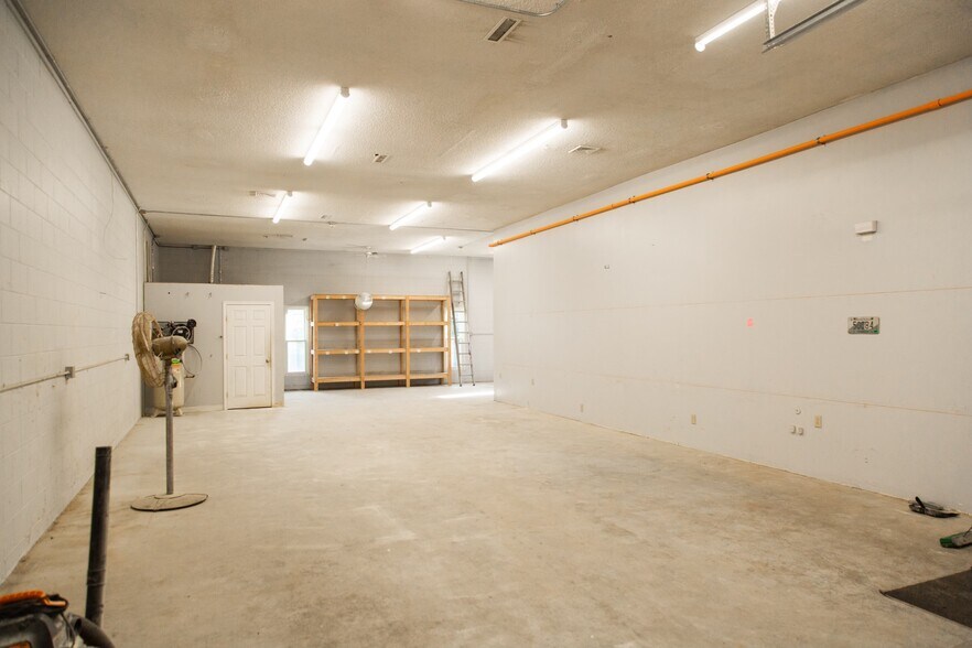 More Photos Of 100 Central St, Warwick Warehouse For Lease