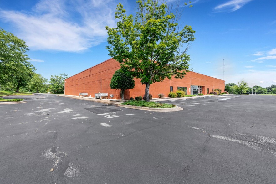 More Photos Of 2080 Brentwood St, High Point Office For Sale