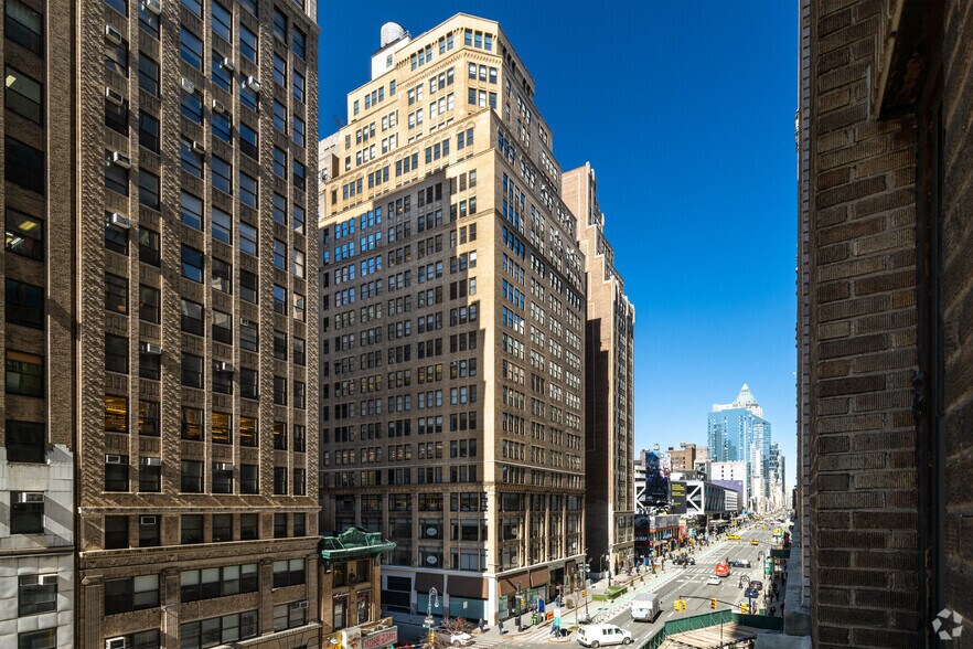 More Photos Of 575 8th Ave, New York Office For Lease