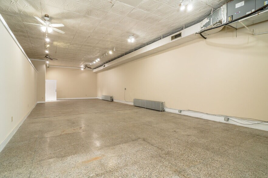 More Photos Of 502 First St, Shenandoah Loft Creative Space For Lease