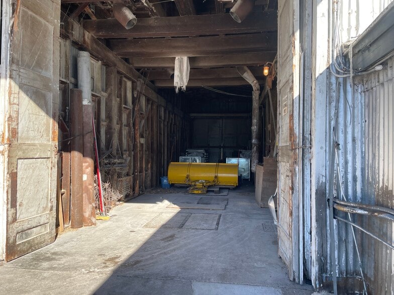 More Photos Of 5582 N 146th St, Hugo Freestanding For Sale