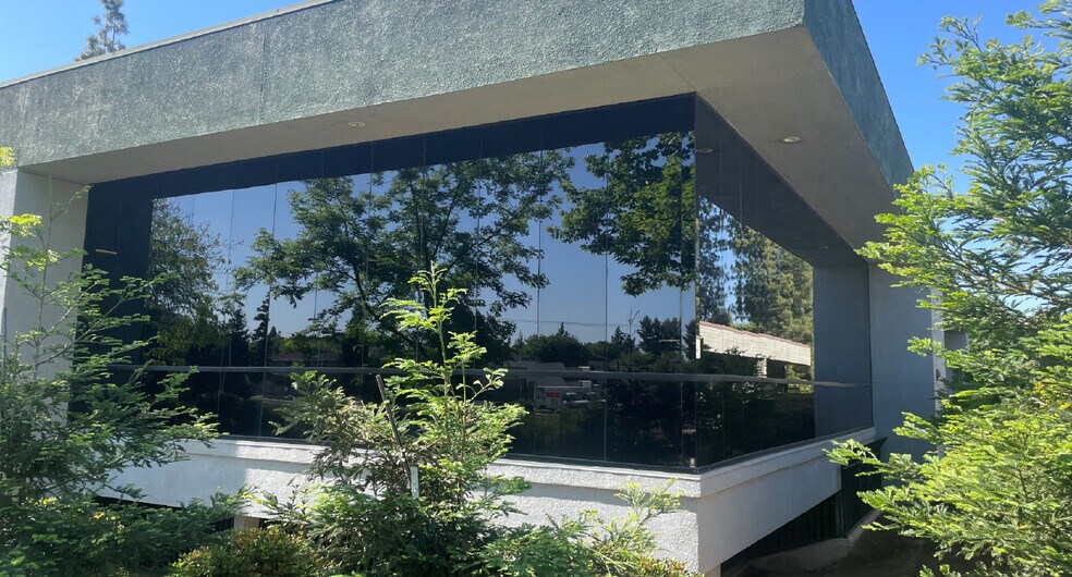 More Photos Of 2580 W Shaw Ln, Fresno Office Residential For Sale