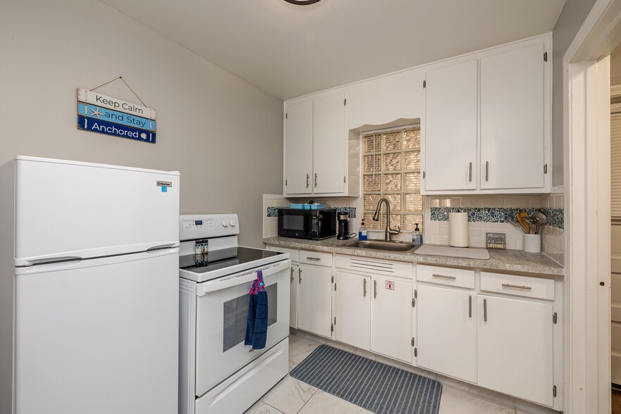 More Photos Of 201 3rd St, Fairport Harbor Hospitality For Sale