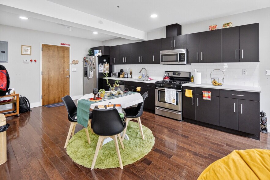 More Photos Of 83 Beaver St, Albany Apartments For Sale