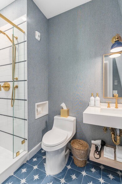 More Photos Of 212 Water St, Block Island Storefront For Sale