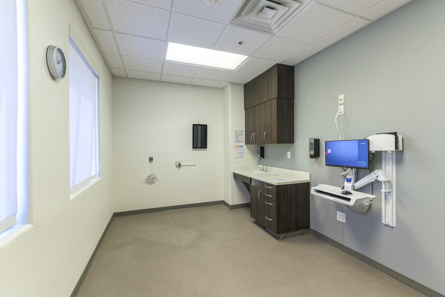 More Photos Of 6190 S Fort Apache Rd, Las Vegas Medical For Lease
