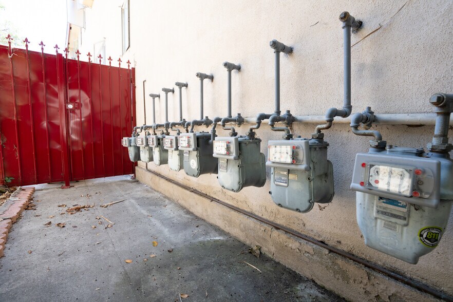 More Photos Of 720 S Plymouth Blvd, Los Angeles Apartments For Sale