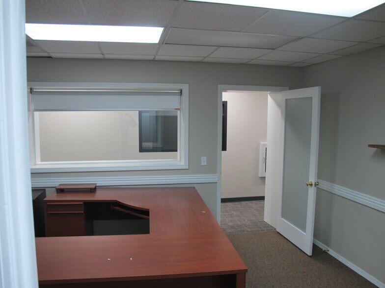 More Photos Of 209 N Main Ave, Republic Office For Sale