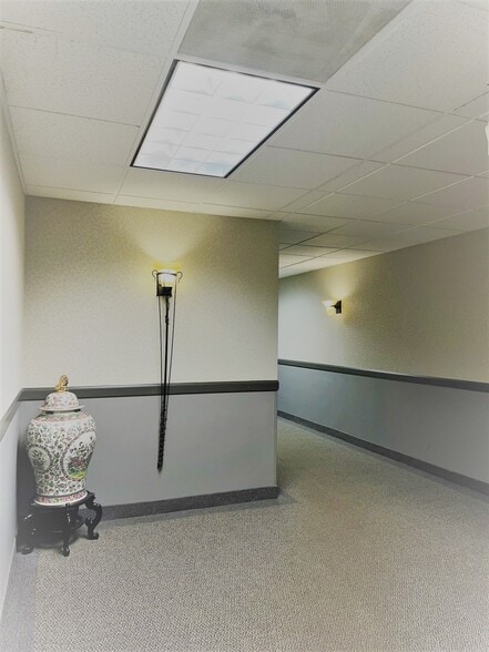 More Photos Of 960 Rand Rd, Des Plaines Office For Lease