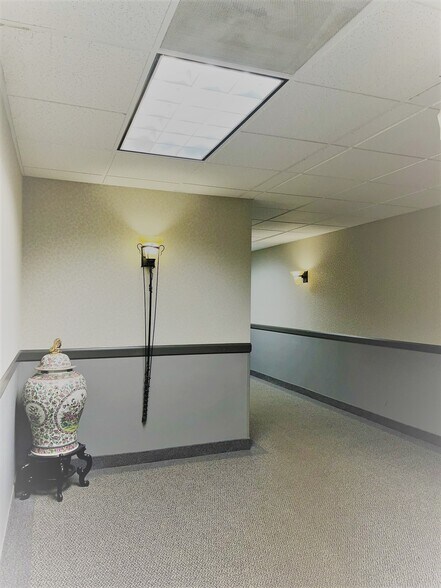 More Photos Of 960 Rand Rd, Des Plaines Flex For Lease
