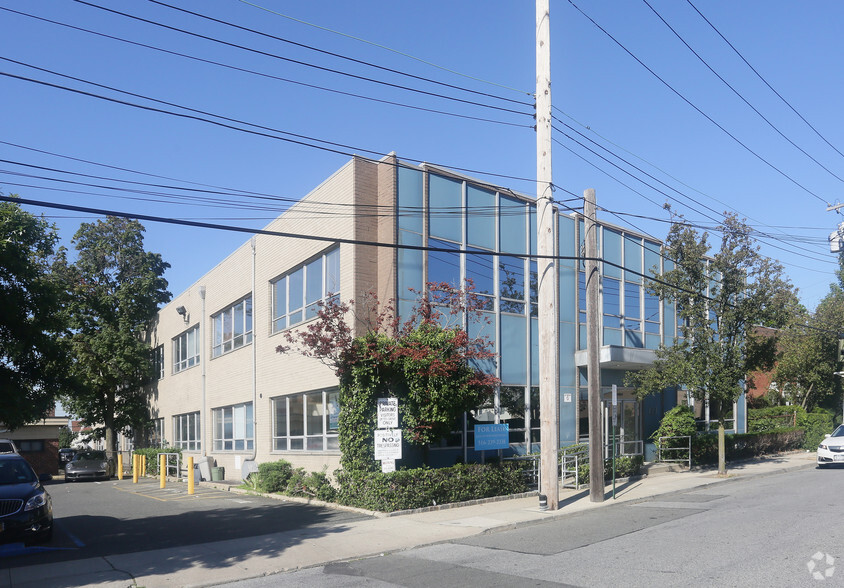 Primary Photo Of 123 Grove Ave, Cedarhurst Office For Lease