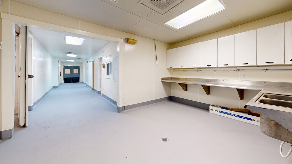 More Photos Of 174 NW 9th ave, Mulberry Distribution For Lease